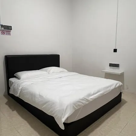 23 Inn Queen Bedroom With Share Bathroom 102